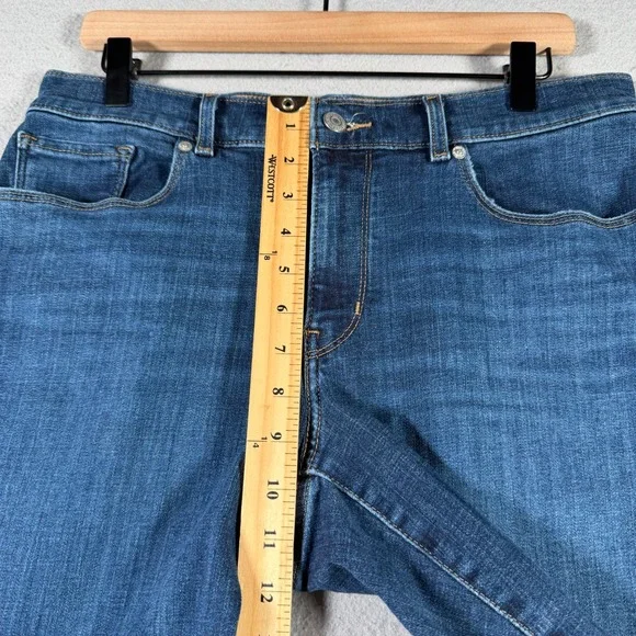 Levi Strauss & Co Womens Classic Bermuda Shorts Blue Denim Size 30 Medium Wash - Picture 7 of 15